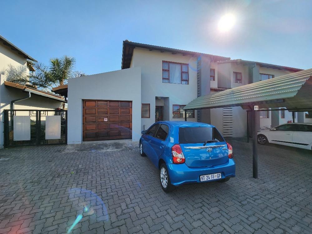 3 Bedroom Townhouse for sale in Ravenswood P24113257760