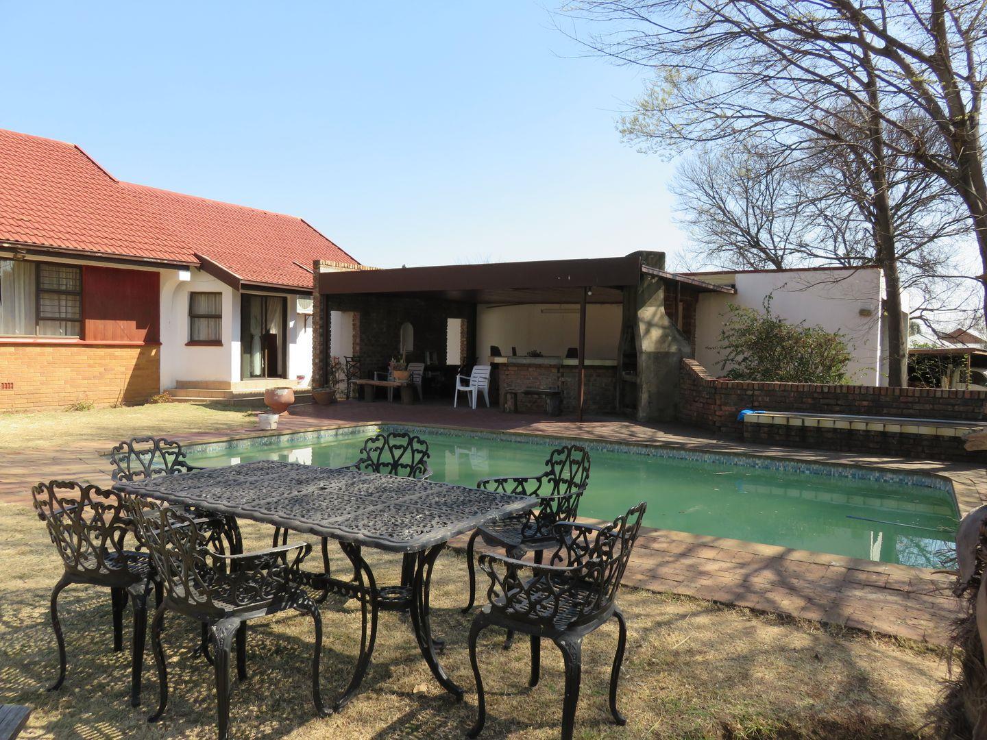 4 Bedroom House for sale in Panorama P24113258558