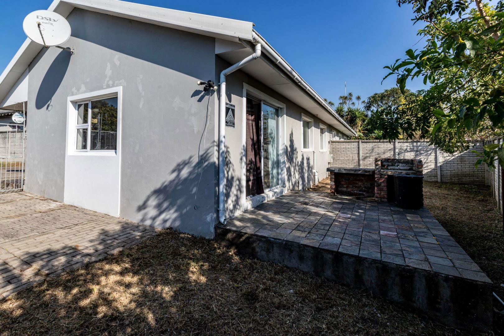 2 Bedroom House for sale in Greenfields P24113259127