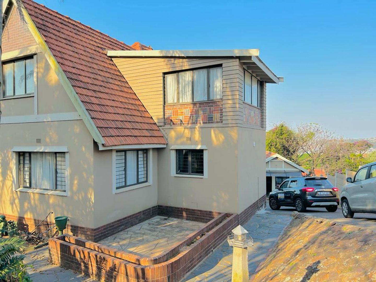 6 Bedroom House for sale in Montclair P24113259543