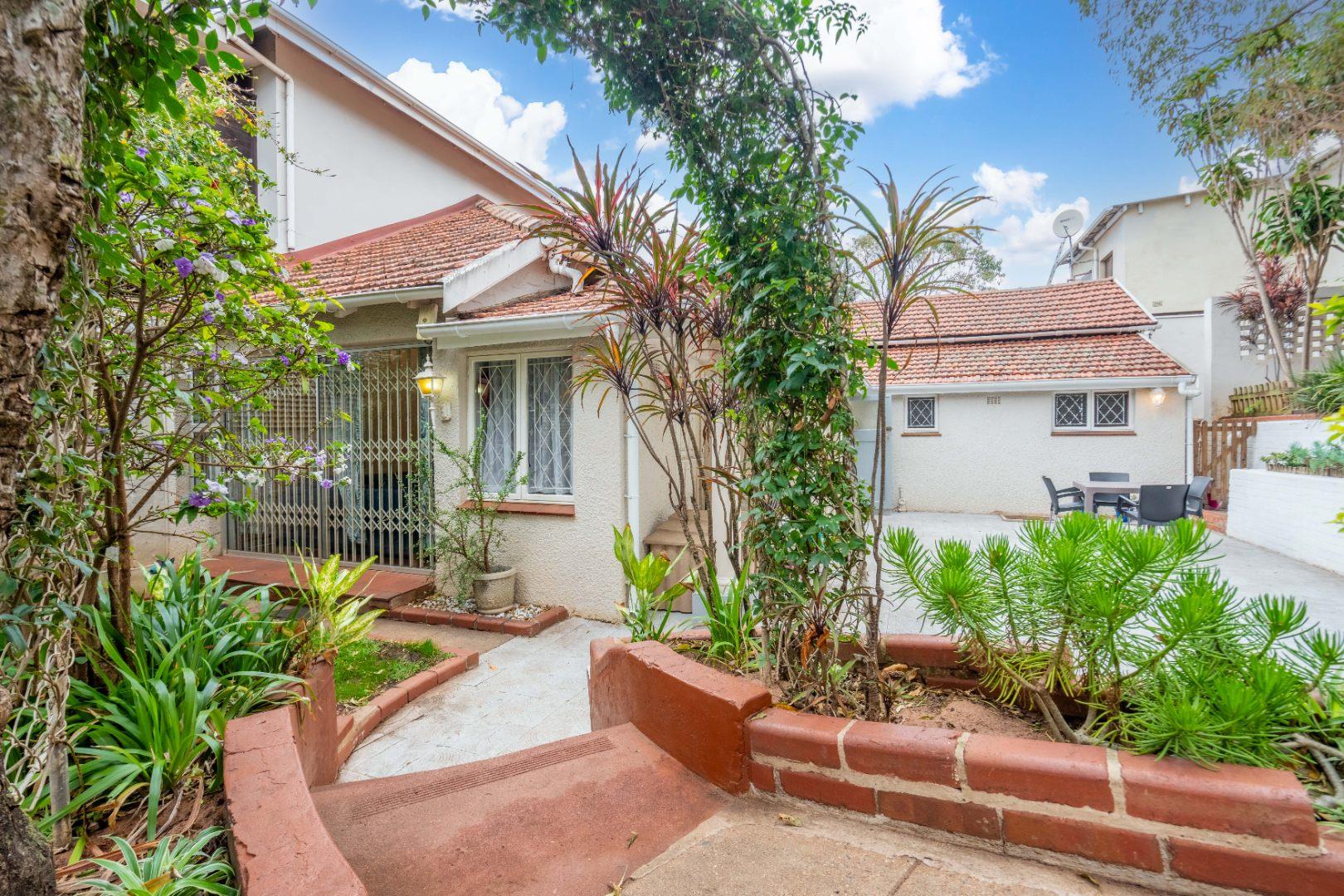 3 Bedroom House for sale in Essenwood P24113259919