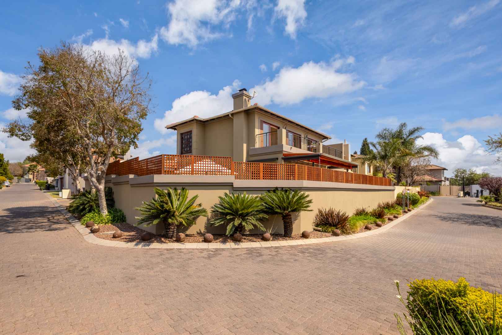 3 Bedroom House for sale in Lonehill P24113260968