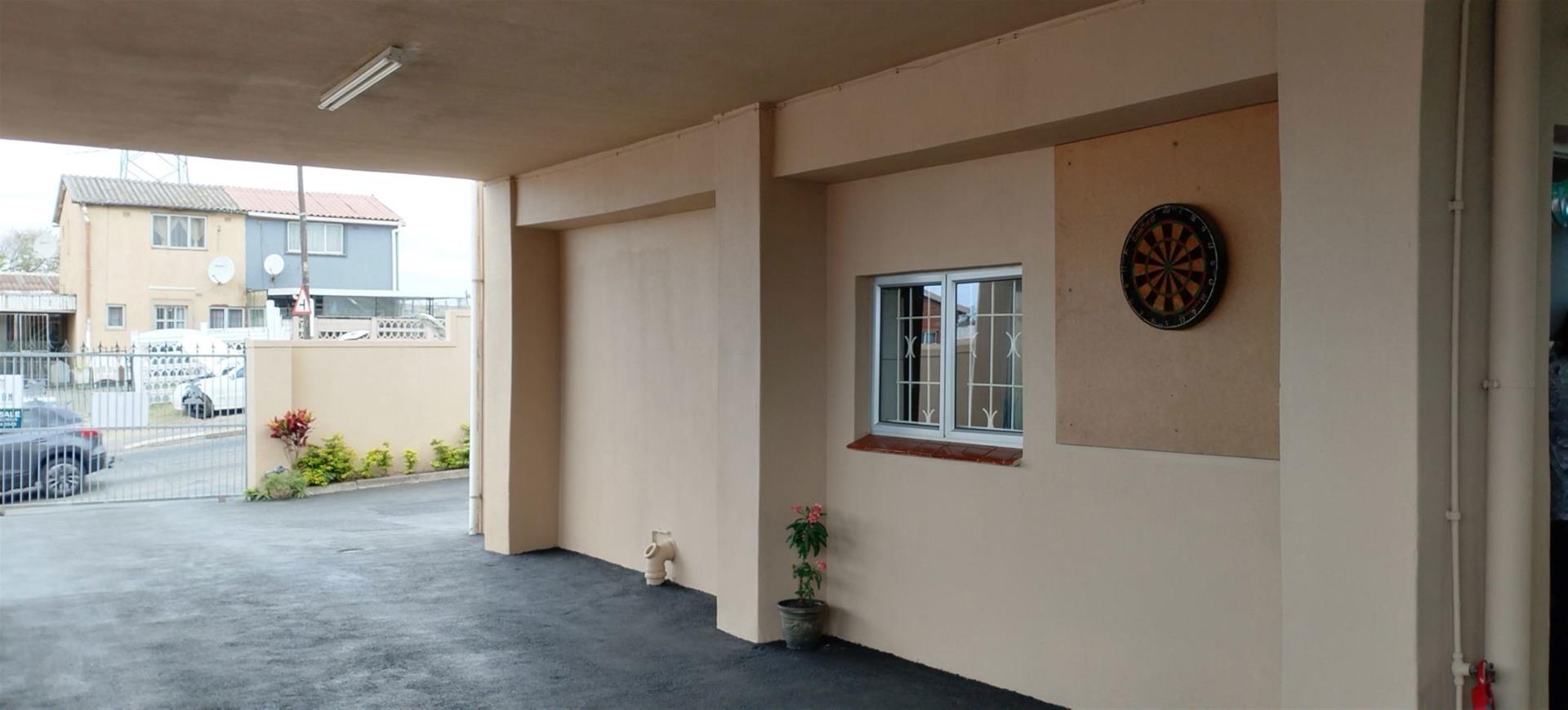 4 Bedroom House for sale in Chatsworth Central P24113262688