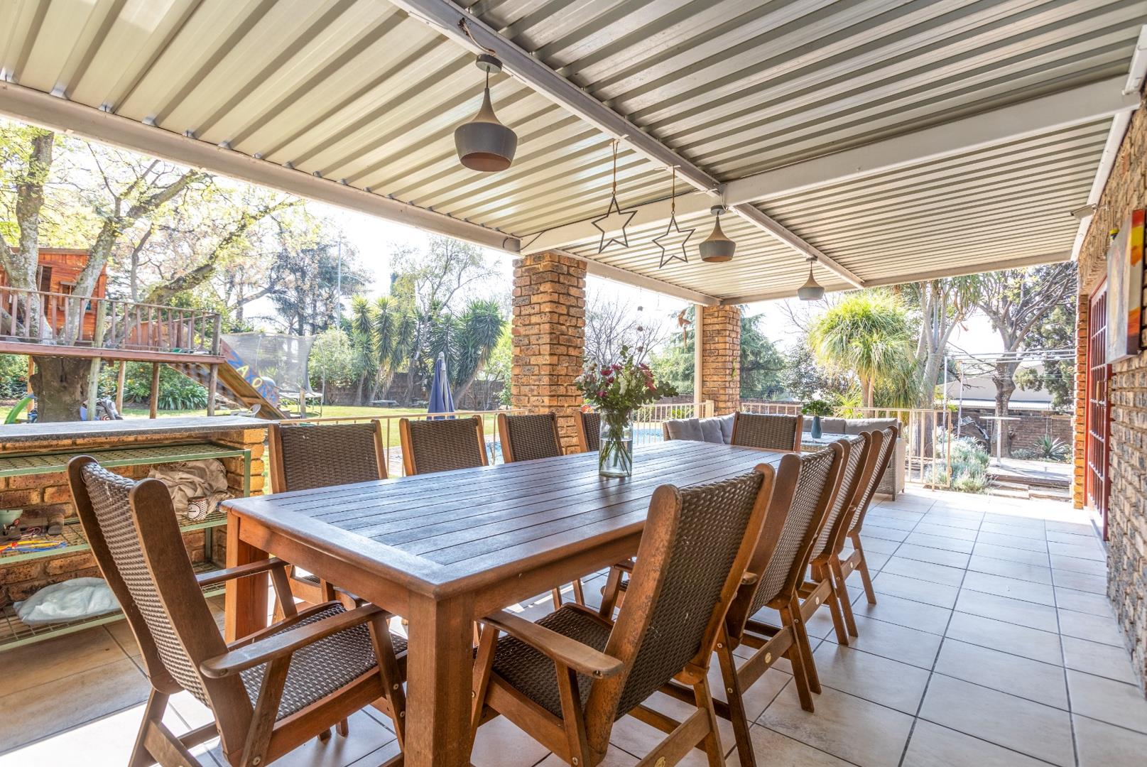 3 Bedroom House for sale in Olivedale P24113262841