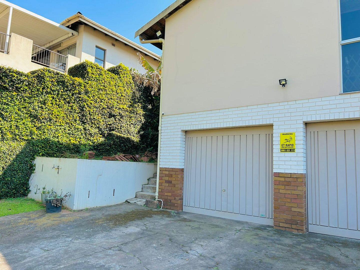 4 Bedroom House for sale in Yellowwood Park P24113264084