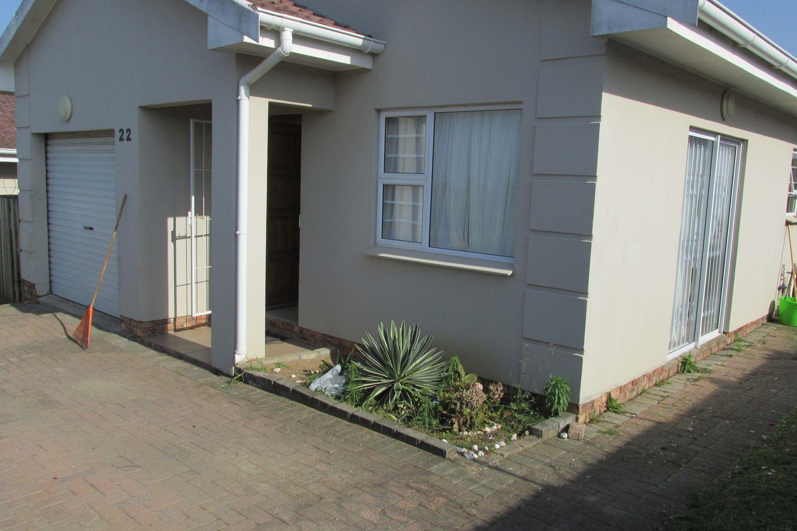 3 Bedroom House for sale in Gonubie P24113265096