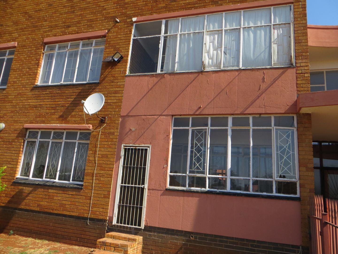 2 Bedroom Apartment / flat for sale in Carletonville Central P24