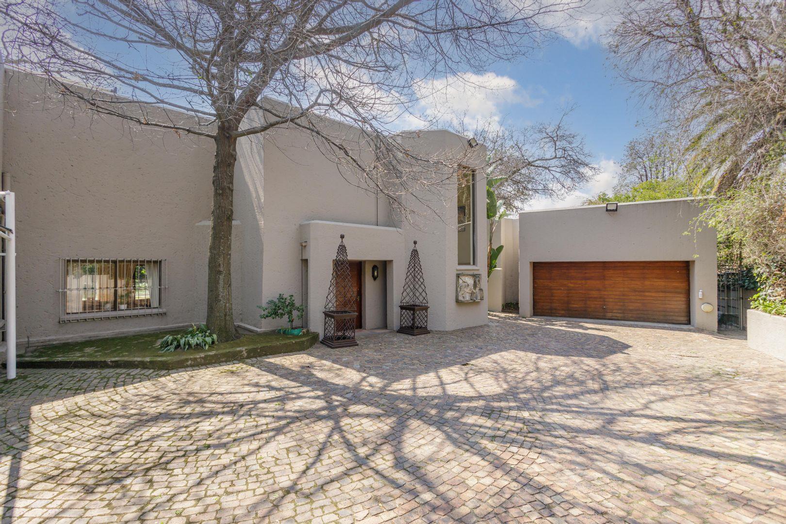 4 Bedroom House for sale in Oaklands P24113266054