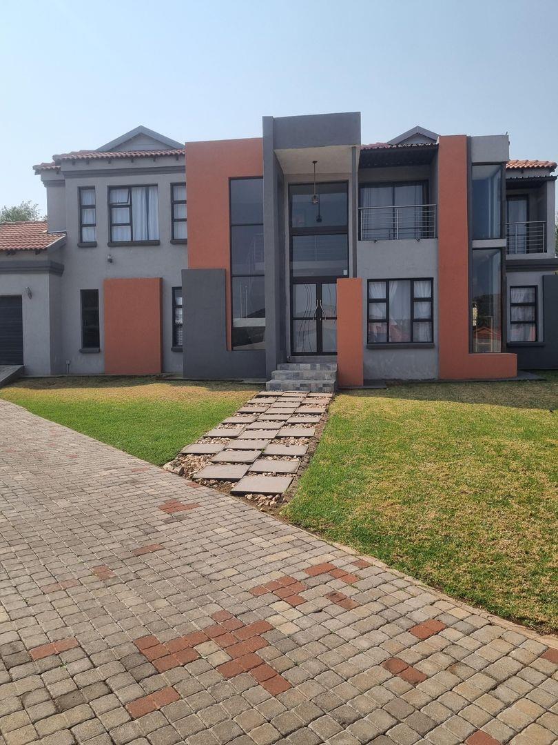 5 Bedroom House for sale in Birdwood Estate P24113267109