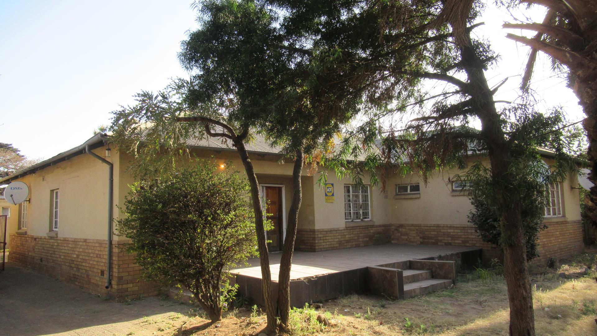 4 Bedroom House for sale in Delville P24113106668