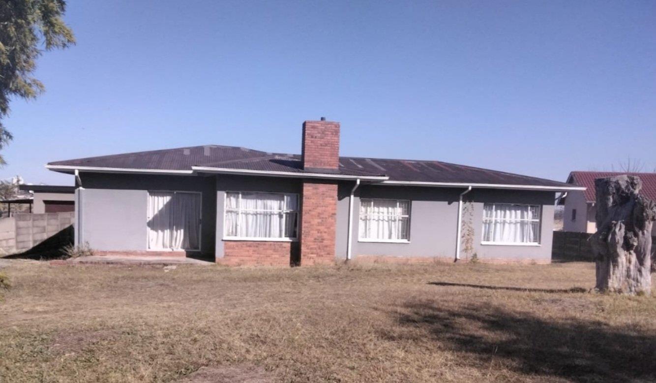 4 Bedroom House for sale in Ncandu Park P24112935216