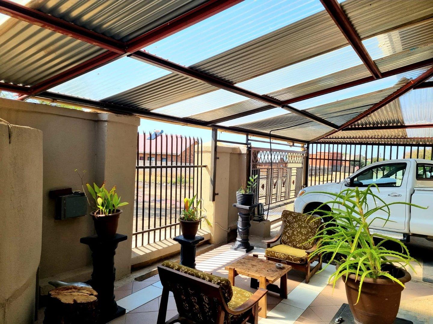 3 Bedroom House for sale in De Beers P24113270089