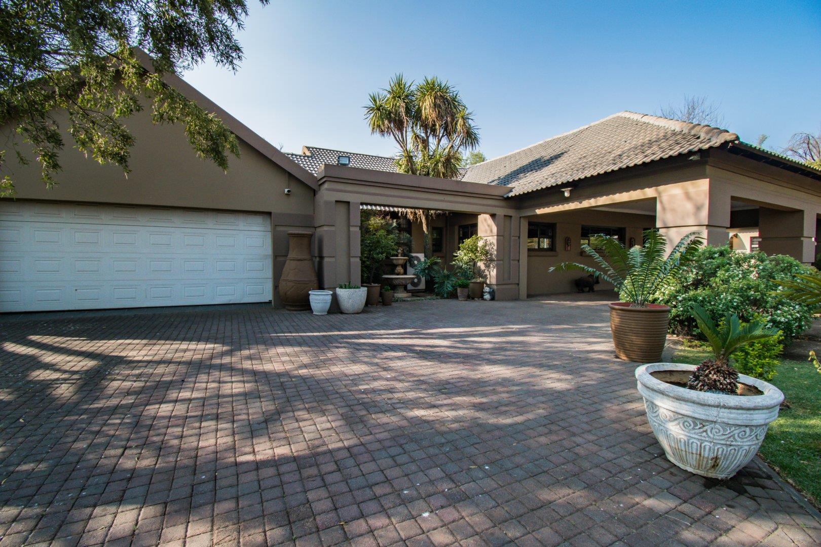 4 Bedroom House for sale in Three Rivers P24113270286