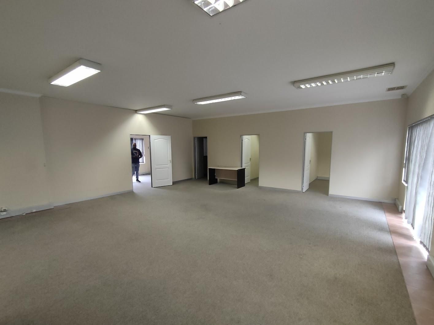 Commercial property to rent in Mount Mount