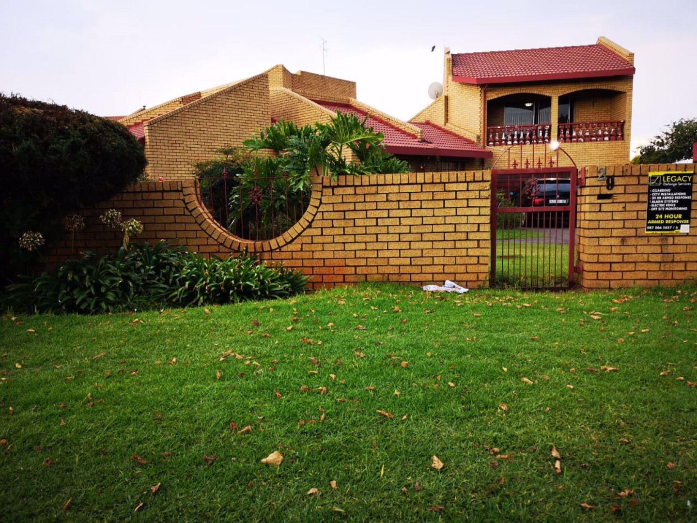 3 Bedroom House for sale in Bakerton P24113294252