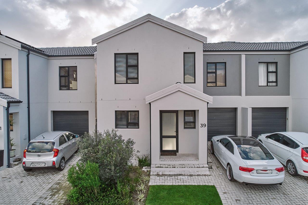 Peerless Park Property Property and houses for sale in Peerless Park