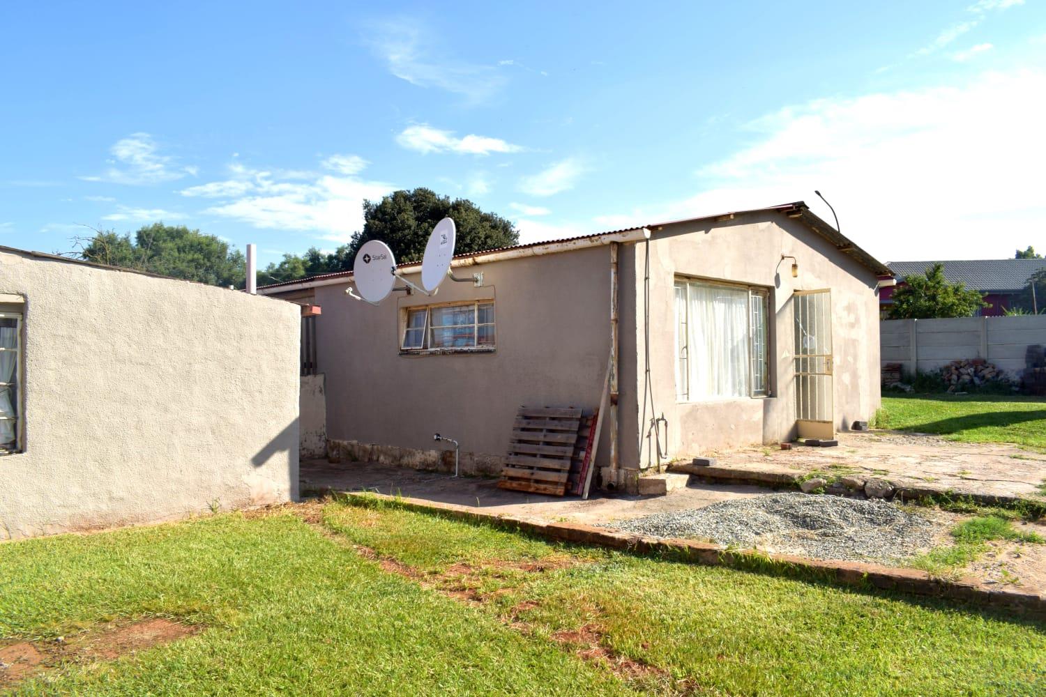 3 Bedroom House for sale in Rensburg P24113296897