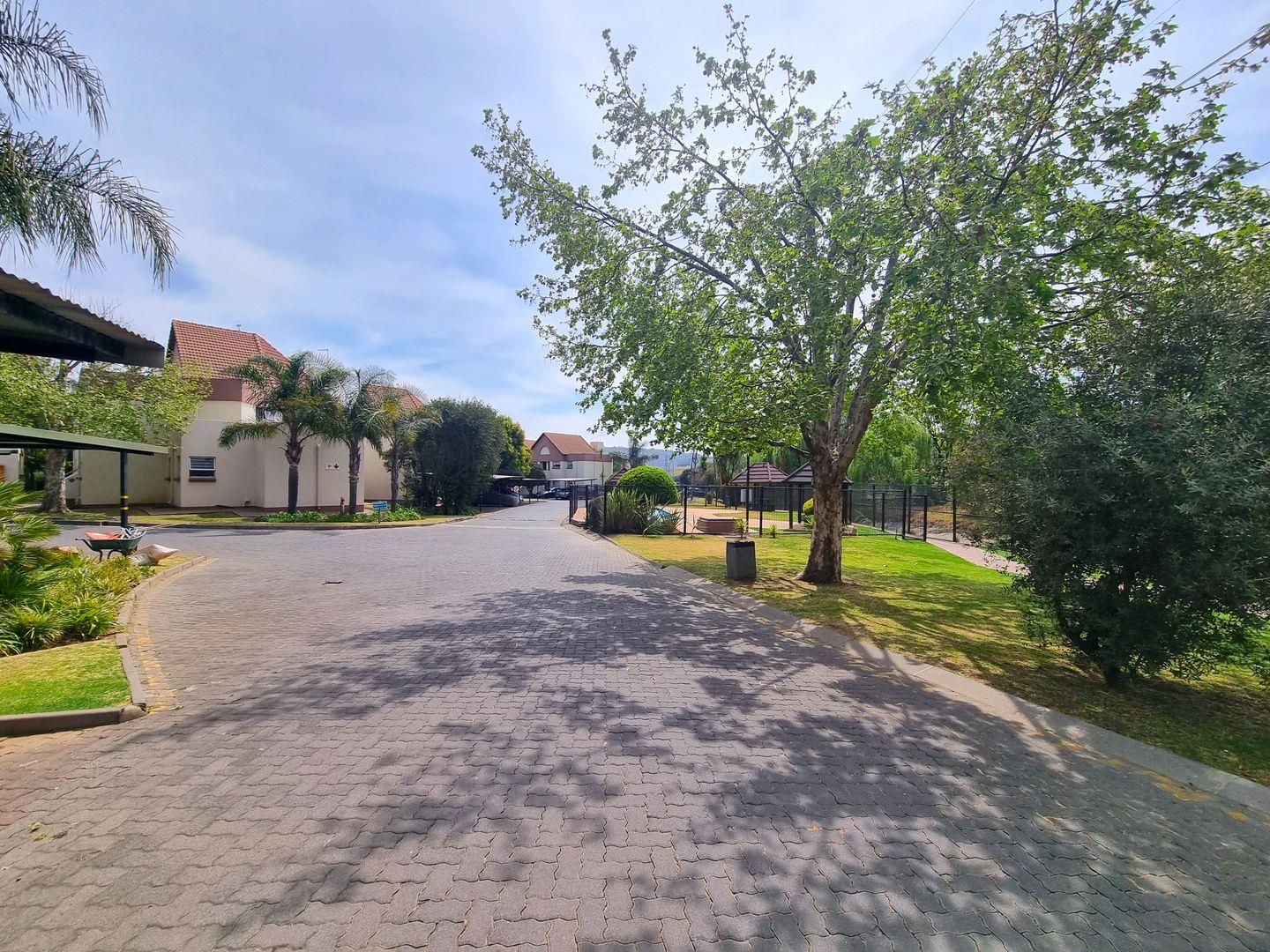 2 Bedroom Townhouse for sale in Bedfordview 154 Wedgewood Green, 1