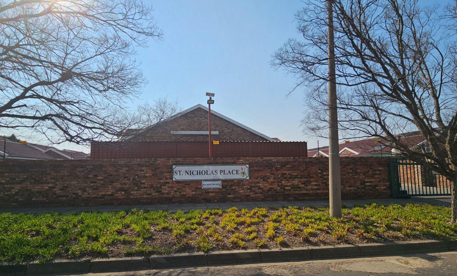 2 Bedroom Townhouse for sale in Three Rivers P24112972369