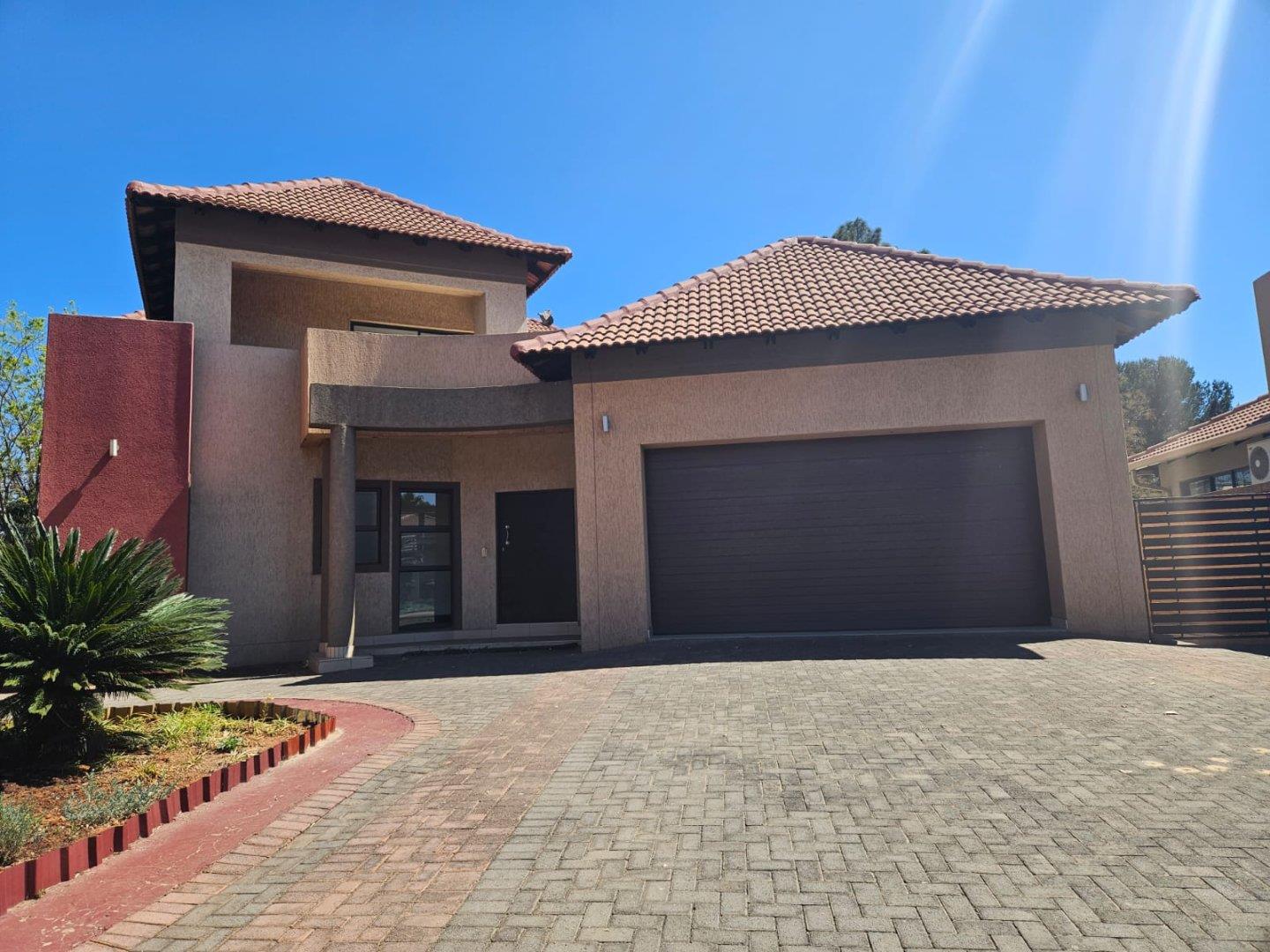 4 Bedroom House for sale in Emfuleni Golf Estate P24113303634