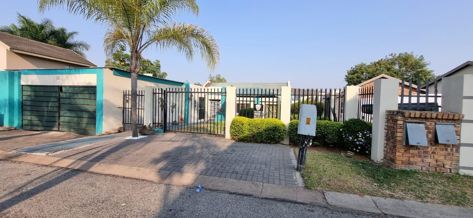 4 Bedroom House for sale in West Acres Ext 13 P24113303651