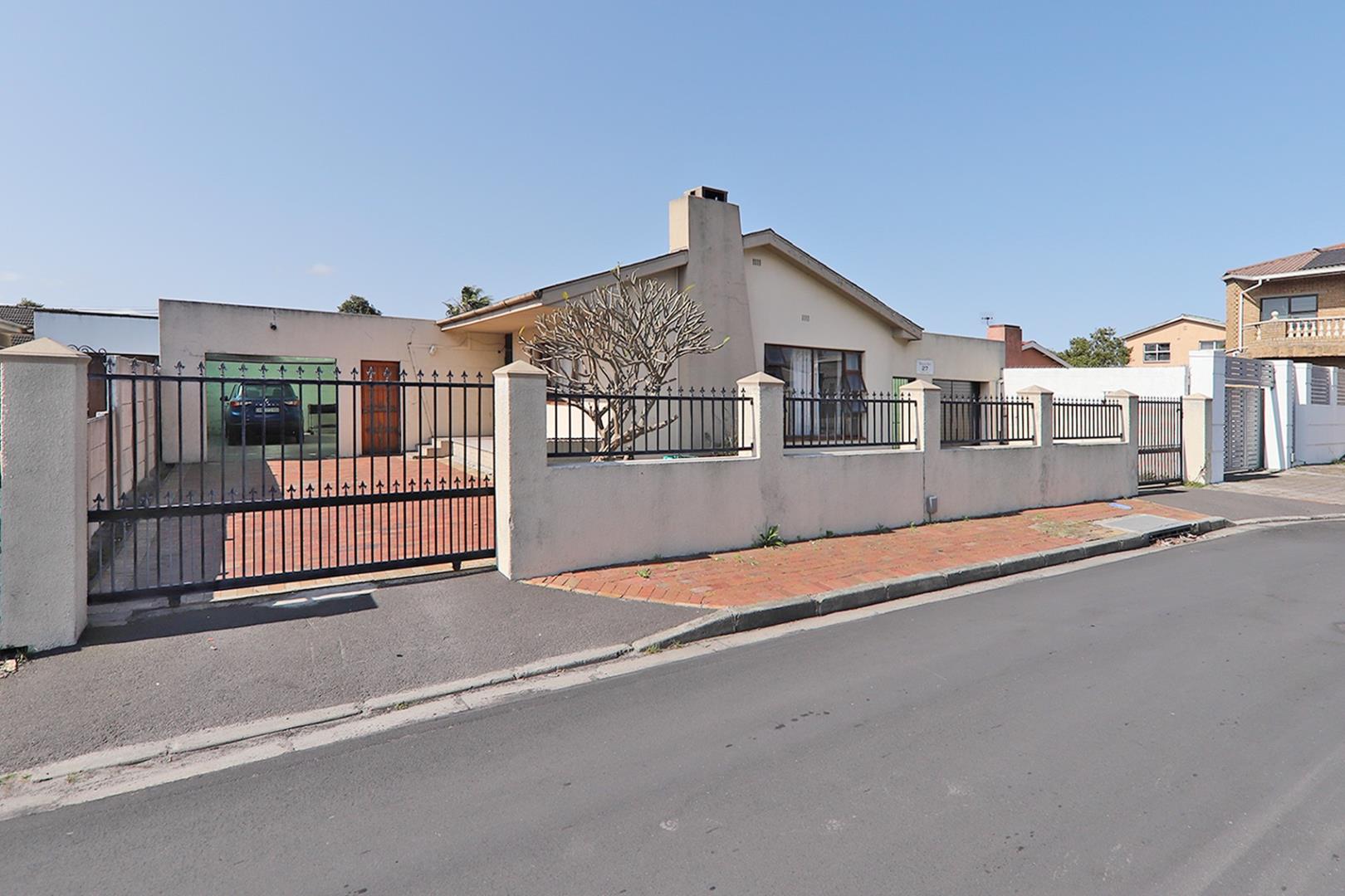 Vanguard Property Property and houses for sale in Vanguard