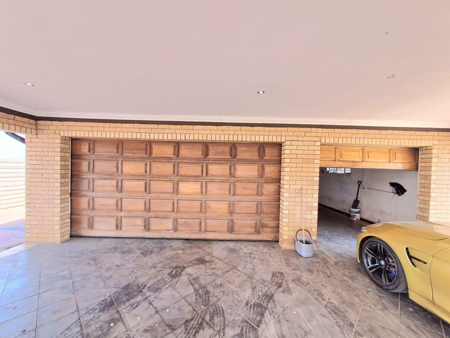 4 Bedroom House for sale in Three Rivers East P24113305682