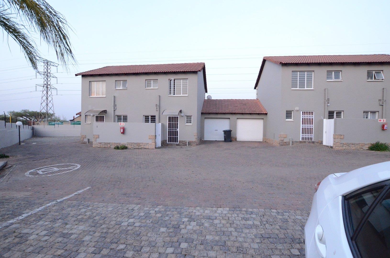 2 Bedroom Townhouse for sale in Sunninghill P24113306714