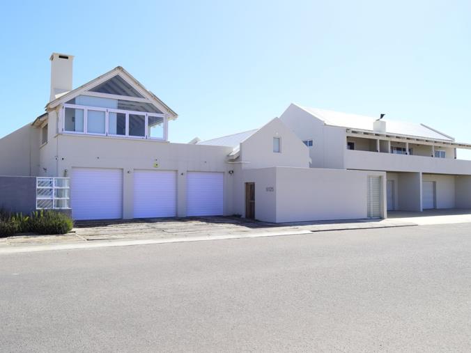 6 Bedroom House for Sale in Ocean View