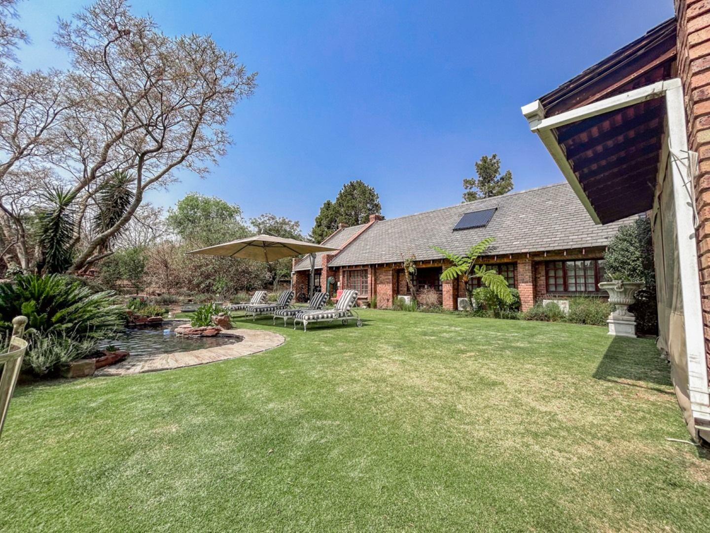 5 Bedroom House for sale in Crowthorne AH P24113312021