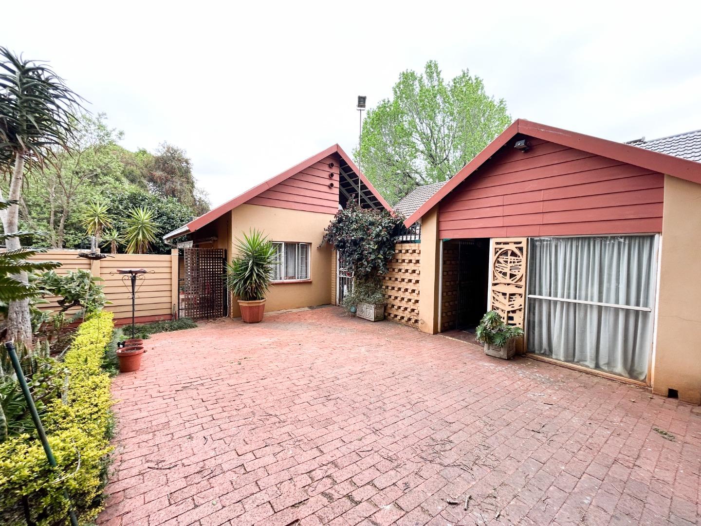 3 Bedroom House for sale in Lynnwood P24113312265