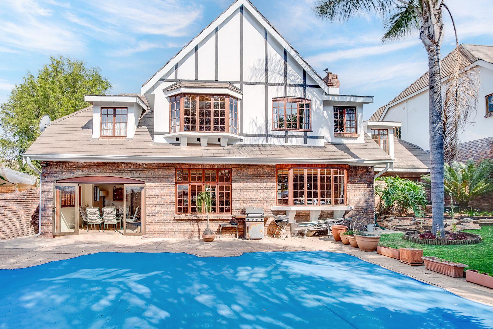 4 Bedroom House for sale in Lonehill 202 Aylesbury, 4 Burrows Road