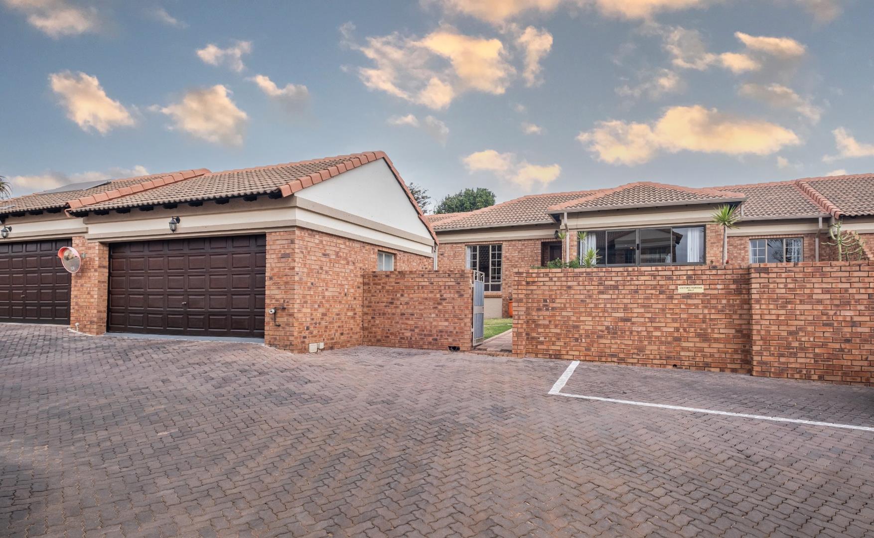 Moreleta Park Property Townhouses for sale in Moreleta Park