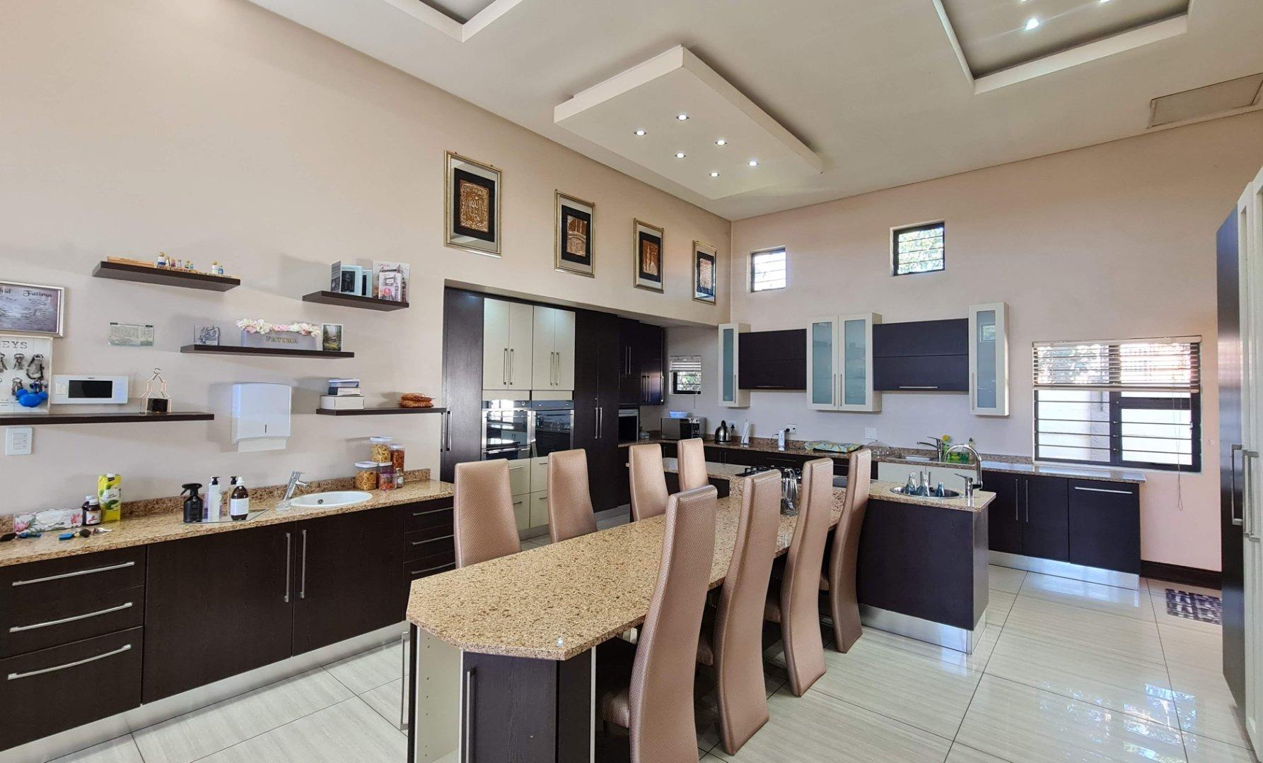 4 Bedroom House for sale in Hills View P24113313430