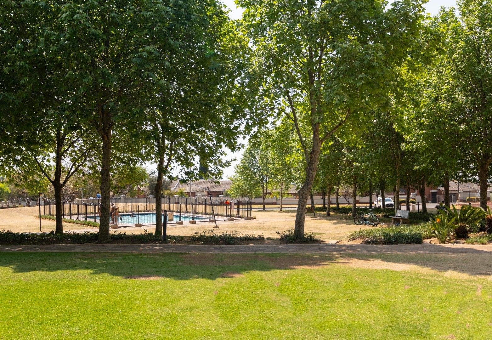 Crescent Wood Country Estate Property Townhouses for sale in Crescent