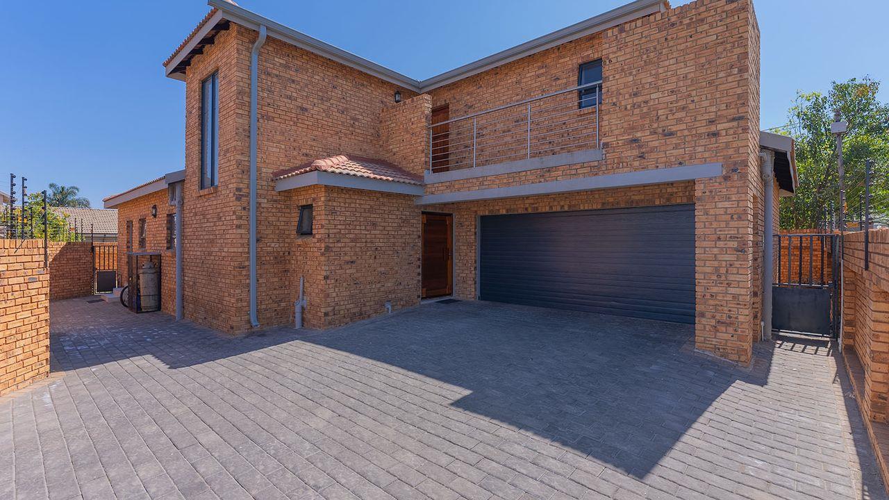 4 Bedroom House for sale in Brackenhurst 58a Roy Campbell P24113314577