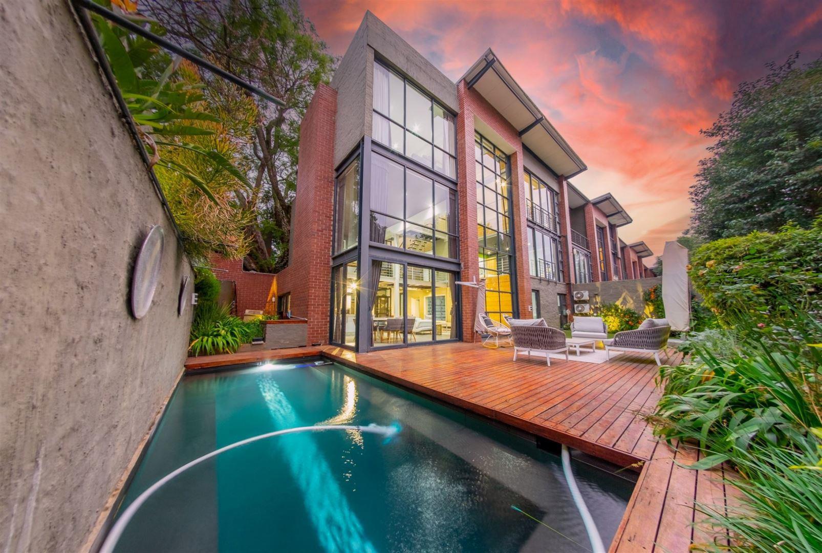 2 Bedroom House for sale in Rosebank 37 Sturdee Avenue P24113316517