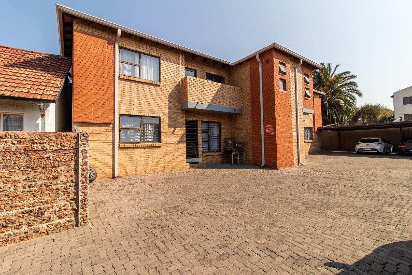 Robertsham Property Apartments / flats for sale in Robertsham