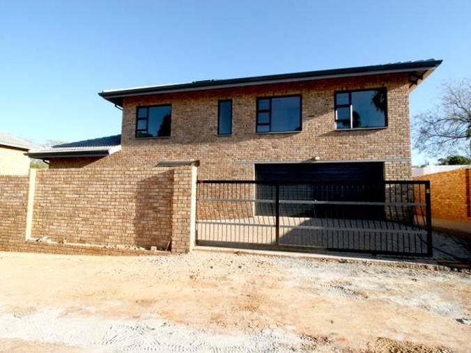 3 Bedroom Townhouse for Sale in Radiokop