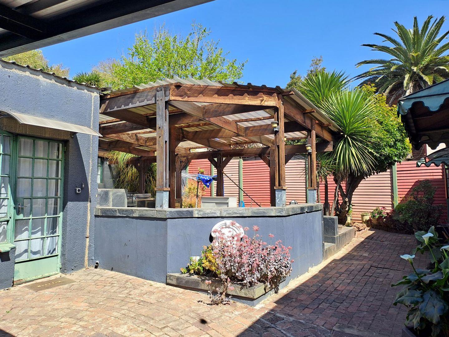 4 Bedroom House for sale in Yeoville P24113317587