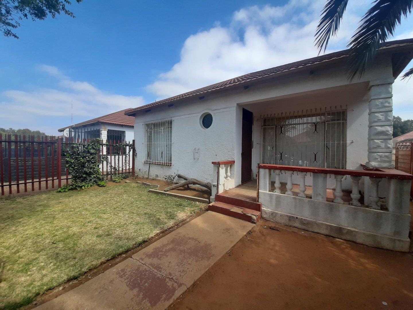 2 Bedroom House for sale in Randfontein Central 11a School Street