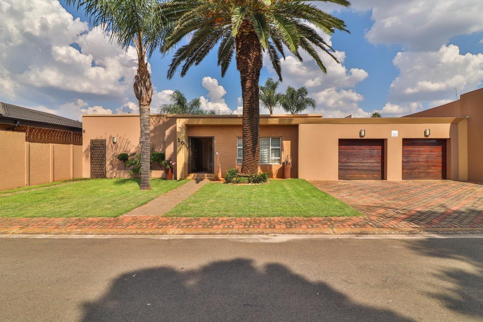 4 Bedroom House for sale in Lenasia Ext 5 16 Mandrill Street P24