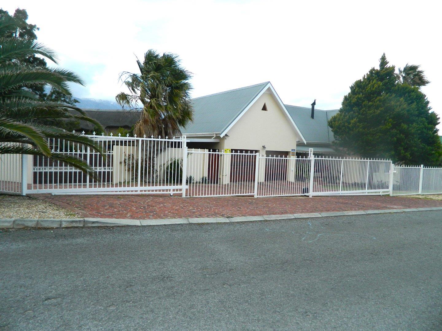 3 Bedroom House for sale in Langerug P24113324659