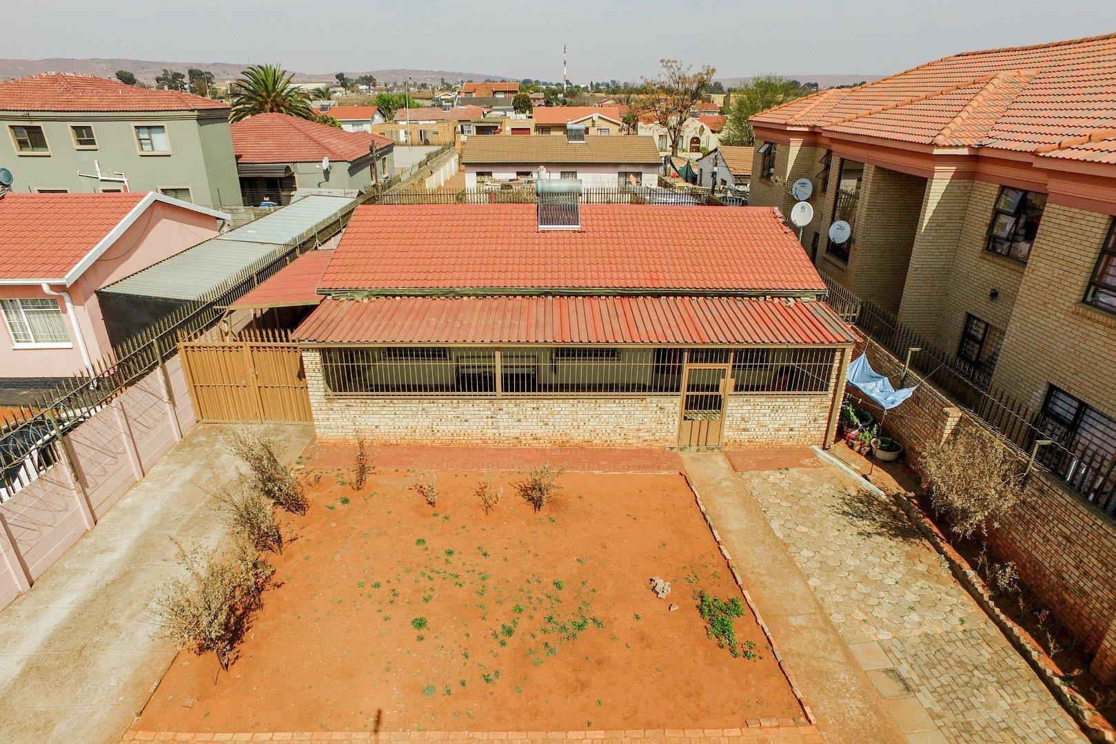 3 Bedroom House for sale in Lenasia Ext 11 889 Calcutta Crescent