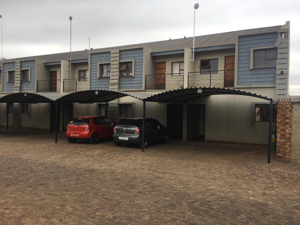 2 Bedroom Apartment / flat for sale in Middelburg Central P24113326592