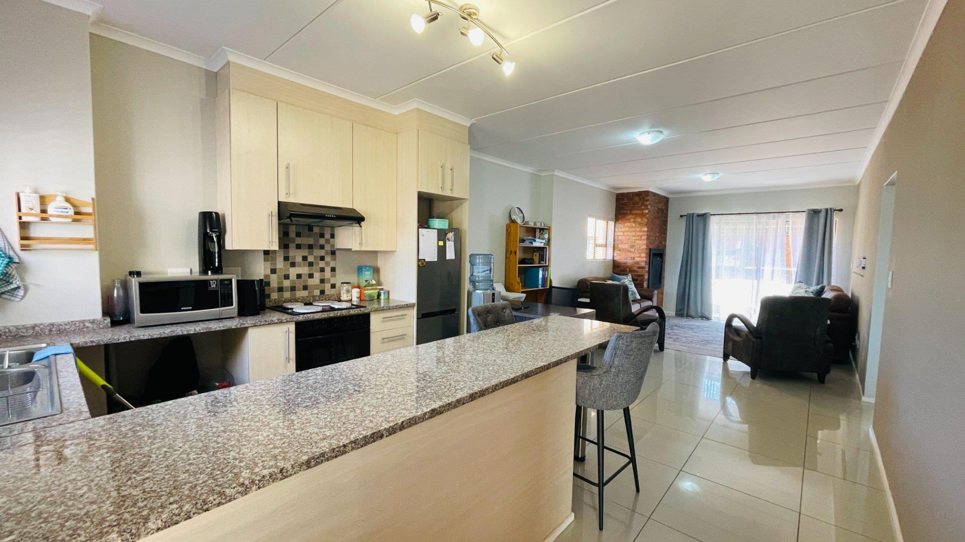 2 Bedroom Apartment / flat for sale in Tuscany Ridge P24113327169