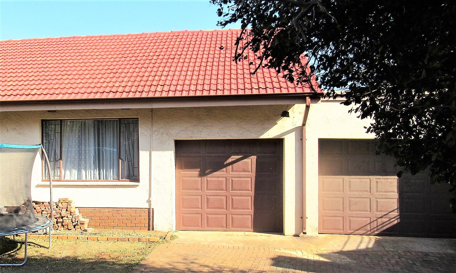 3 Bedroom House for sale in Croydon 33 Grysbok Road P24113327473