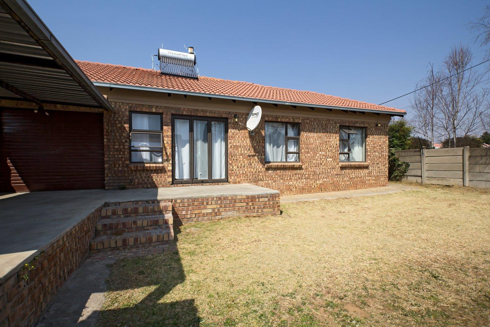 2 Bedroom House for sale in Ermelo Talia Estate 15 28 Grobler Street P24113327685