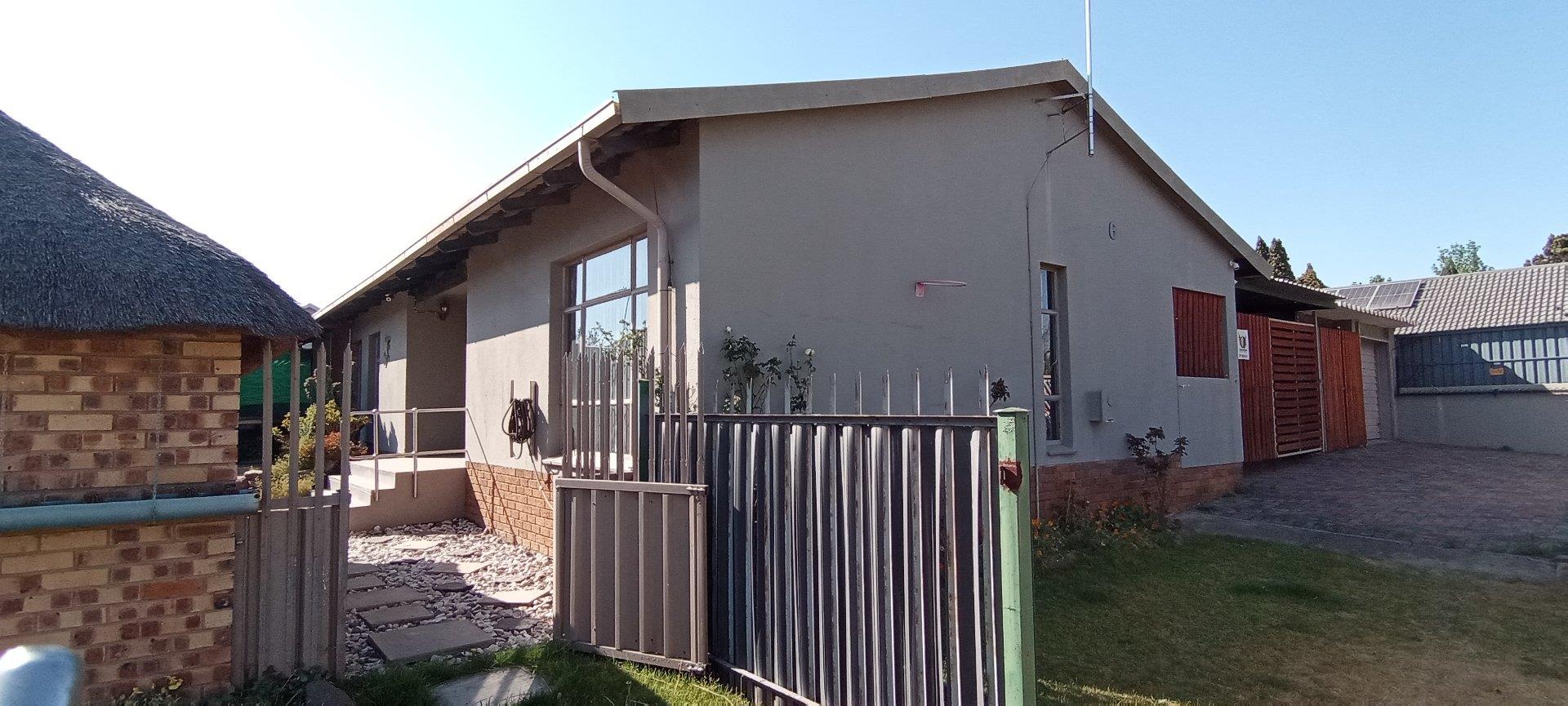 Sunset Park Property Property and houses for sale in Sunset Park