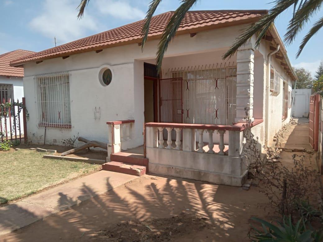 2 Bedroom House for sale in Randfontein Central P24113328464